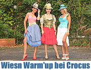 Wiesn Warm Up bei Crocus mit Davorka und Sandra Ahrabian in Dirndpunk Outfits am 09.09.2010 (Foto: Martin Schmitz)